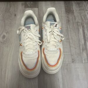 Size 9 nike tennis shoes